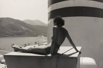 Kvinna ombord på kryssningsfartyget "Oceania", från albumet "At the Edge of Oceania 28th July to 10th August 1935 av Vincenzo Balocchi