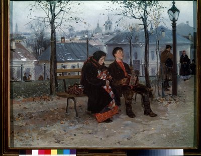 På boulevarden (på boulevarden). Gatubild, på hösten sitter ett ungt par i traditionella kläder på en bänk, kvinnan ammar sitt barn, mannen spelar dragspel. Intryck av fattigdom och melankoli. Målning av Vladimir Yegorovich av Vladimir Egorovic Makovsky