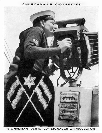 Signalman som använder 20 Signaling Projector, 1937. av WA and AC Churchman