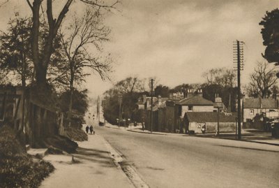 Där den romerska vägen till Dover korsar Shooters Hill Beyond Blackheath, c1935. av W. Whiffin