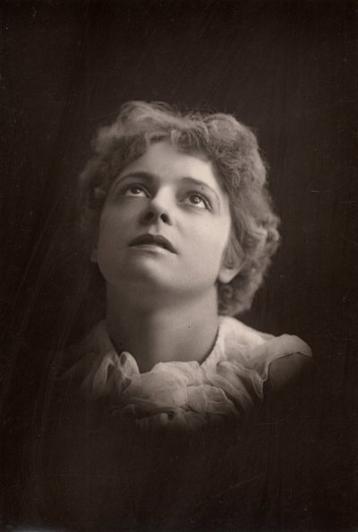 ""Olga Brandon (f1865) australiensiskfödd skådespelerska. (woodburytype) av W. and D. (after) Downey