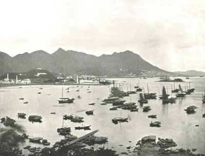 East Point som visar Victoria Hills, Hong Kong, 1895. av W and S Ltd