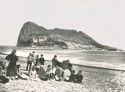 Utsikt över klippan från havet, Gibraltar, 1895. av W and S Ltd
