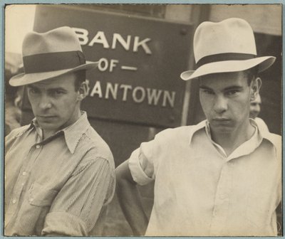 Ansikten på huvudgatan / Gatuscen, Morgantown, West Virginia av Walker Evans