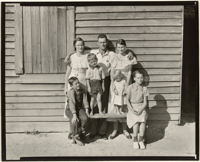 Sharecroppers familj, Hale County, Alabama / Burroughs familj, Hale County, Alabama av Walker Evans