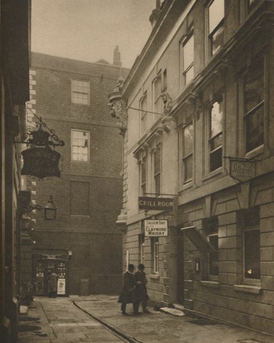 I Devereux Court, Full of Artonth-Century Associations, c1935. av Walter Benington