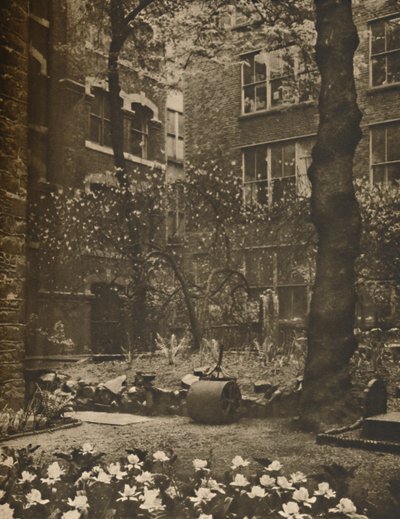 The Empty Churchyard of What Was All Hallows Staining, c1935. av Walter Benington