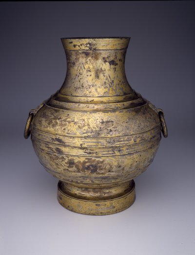 Förvaringskärl (Hu eller Zhong) med sammanflätade drakar och stiliserade moln (brons med inskuren dekoration & guld- och silveramalgam) av Western Han Dynasty Chinese School