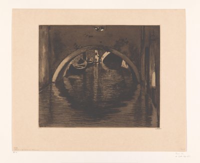 Utsikt under en bro med två roddbåtar Under bron, Venedig (originaltitel) av Willem Witsen (signed by artist)
