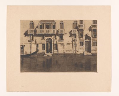 Vy över fasader och pollare längs Canal Grande i Venedig Hus med sex pollare, Venedig (originaltitel) av Willem Witsen (signed by artist)