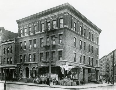 767 East 152nd Street, 7 december 1915 av William Davis Hassler