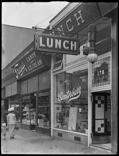 Canterbury Lunch skylt på 202 (eller 178) E. 125th Street, New York City, 2 maj 1916. av William Davis Hassler