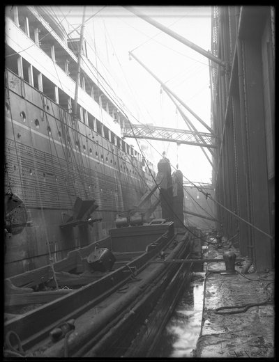 Kolningsångfartyg med bärbara skoptransportörer, foto från 1912 bw av William Davis Hassler