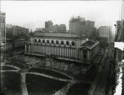 New York Public Library och Bryant Park, ca 1910-21 av William Davis Hassler
