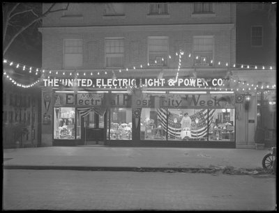 United Electric Light und Power Companys skyltfönster dekorerad för "Electrical Prosperity Week", 29 november till 4 december 1915, New York City av William Davis Hassler