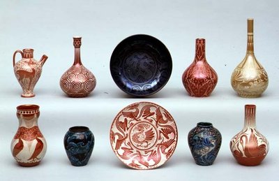 Urval av Lustreware (keramik) av William de Morgan