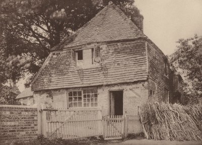 Stuga vid hörnet av kyrkogården, Hellingley, Sussex (svartvitt foto) av William Galsworthy Davie