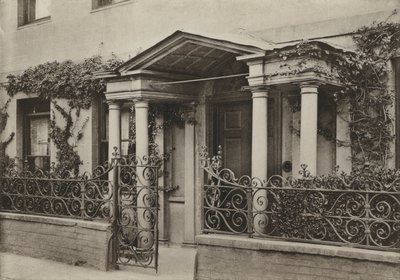 Doorway, Arcaded Porch at Wimborne, Dorset (s/v foto) av William Galsworthy Davie