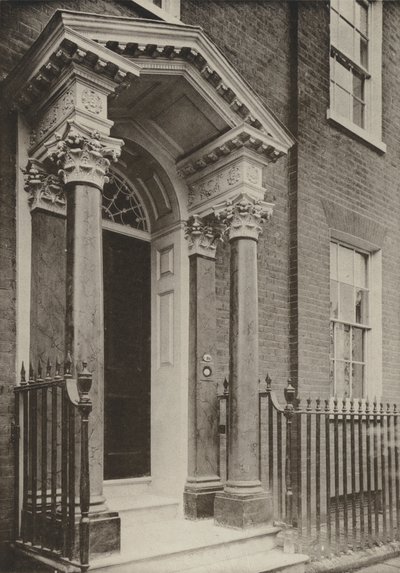 Doorway, Brighton Road, Reigate, Surrey (s/v foto) av William Galsworthy Davie