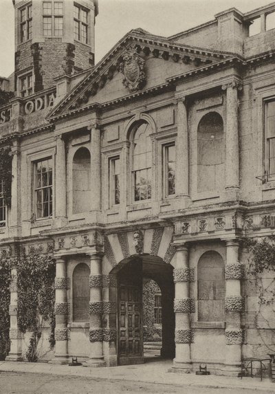 Doorway, The Gateway, Castle Ashby, Northants (s/v foto) av William Galsworthy Davie