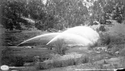 Hydraulisk gruvdrift nära Dallas, ca 1882-1900 av William Henry Jackson