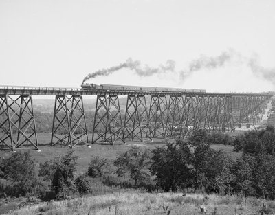 Järnvägsbron över floden Des Moines, ca 1900 (s/v foto) av William Henry Jackson