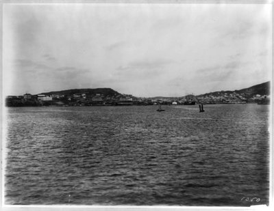 Vladivostok - panoramautsikt från hamnen av William Henry Jackson