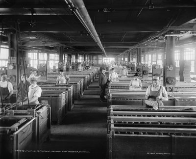 Arbetare i Plating Department, National Cash Register Company, Dayton, Ohio, USA, ca 1902 (s/v foto) av William Henry Jackson