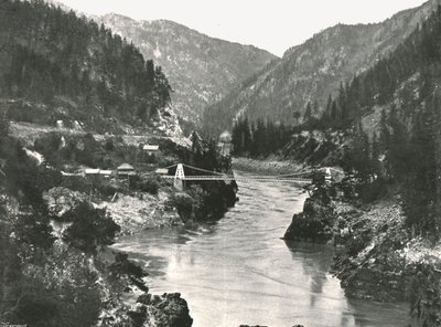 Klippiga bergen: Fraser Canyon och Cariboo Road Bridge, nära Spuzzum, Kanada, 1895. av William Notman and Son