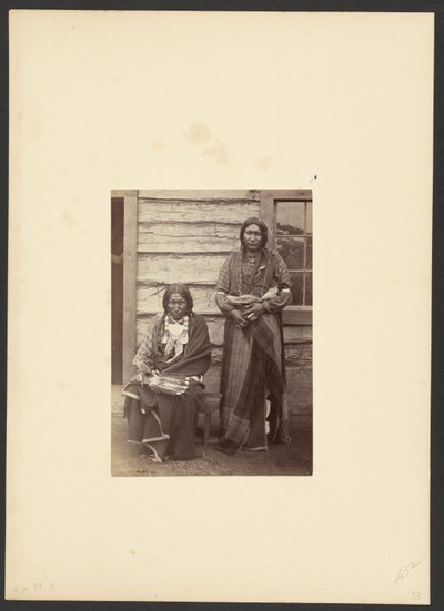 Söner till Arapaho-hövdingen Little Raven [Little Bear och sköld, troligen vid Camp Supply] av William Stinson Soule