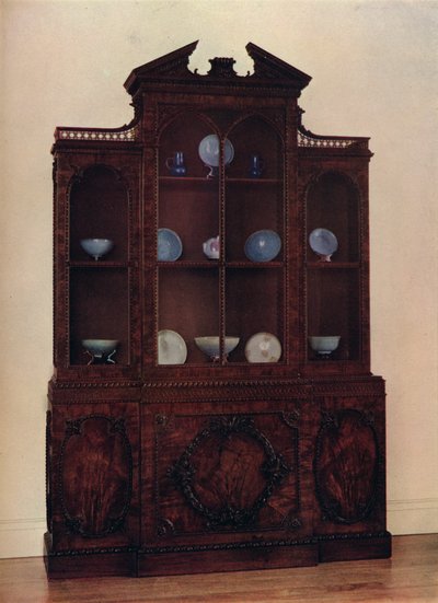 Fodral med glasfront i mahogny, c1760 av William Vile