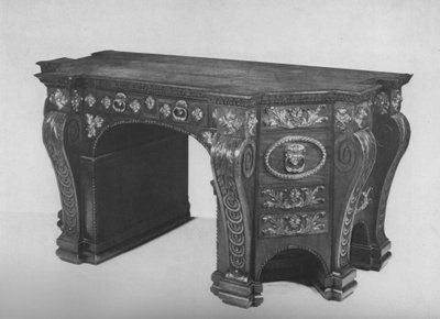 Ett av ett par George II biblioteksbord av William Vile