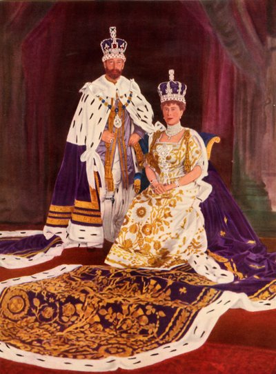Deras majestäter kung George V och drottning Mary i sina kröningskläder, 1911, 1951. av William and Daniel Downey