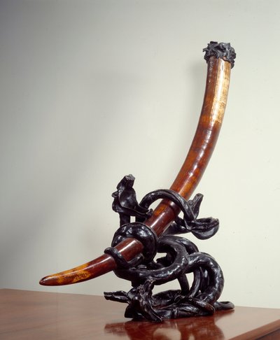 Kampen mellan gott och ont. Elefantförsvarsmonterad patina i brons i elfenben. Realiserad av Leopold Van Strydonck (1861 - 1937) av William van Strydonck