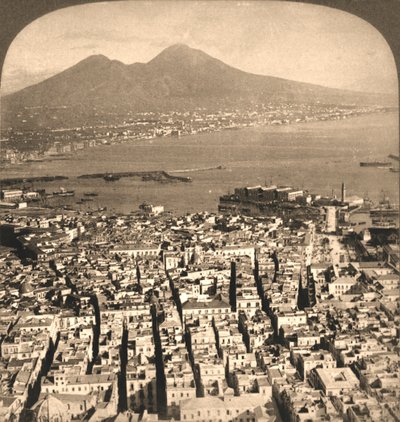 Neapel, Bay och Vesuvius, Italien, 1897. av Works and Sun Sculpture Studios