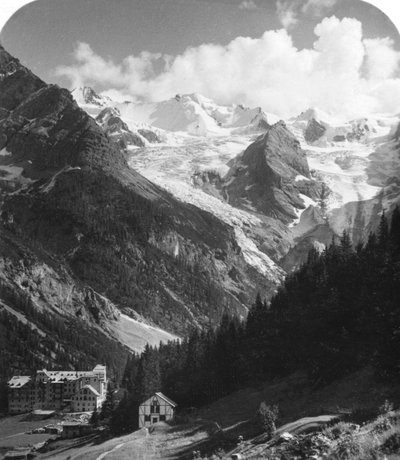 Ett hotell i Trafoi, Italien, c1900. av Wurthle and Sons