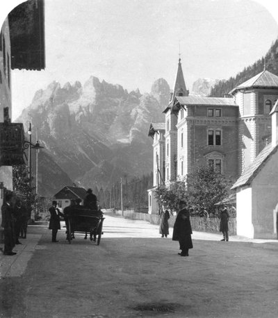 Landro och Monte Cristallo, Tyrolen, Italien, ca 1900-talet. av Wurthle and Sons