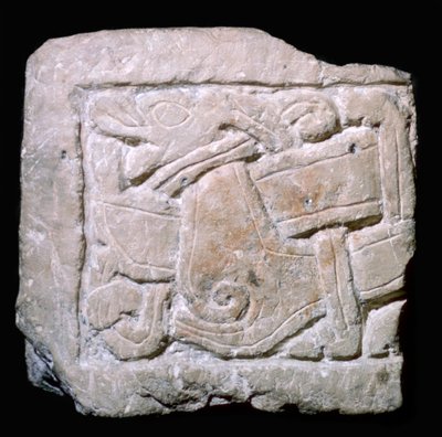 Snidad vikingagravplatta i Jellingestil från York av York Master