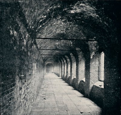 The Cloisters, Charterhouse, London, 1903 av York and Son