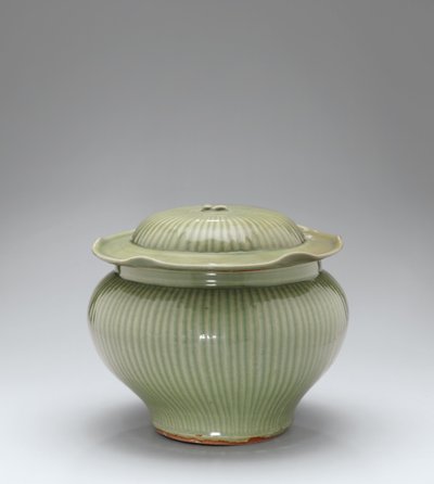 Longquan Celadon Ribbed Burk & Lock av Yuan Dynasty Chinese School