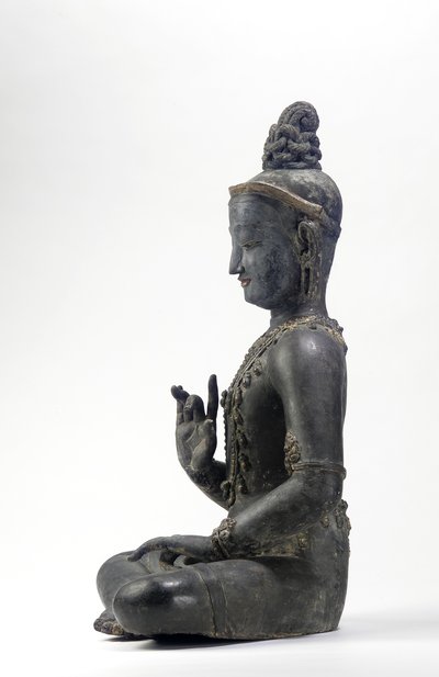 Bodhisattva i nepalesisk-kinesisk stil (lack, tyg, spår av blå, guld och grön färg och bladguld) av Yuan Dynasty Chinese School