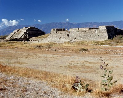 Utsikt över den norra plattformen (500 f.Kr.-850 e.Kr.) av Zapotec Zapotec
