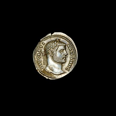Forntida romersk mynt föreställande Diocletianus, 284-305 AD (foto) av Hippolyte Lalaise Devéria