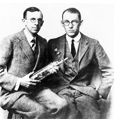 Clinton J Davisson och Lester H Germer, amerikanska fysiker, ca 1927 av Frederick (attr. to) Barnard