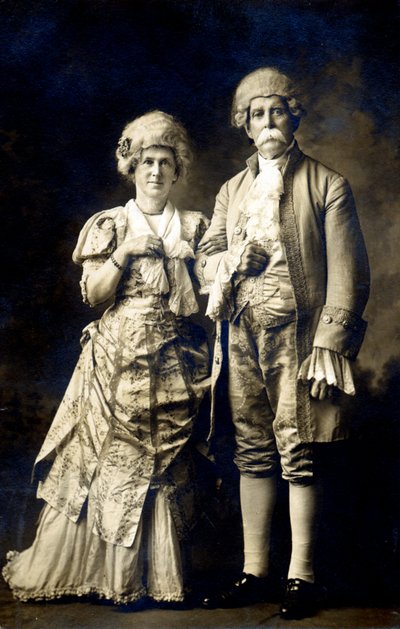 Par i 1700-talsdräkt (foto) av Hippolyte Lalaise Devéria