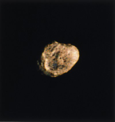 Hyperion, en av Saturnus månar, fotograferad av Voyager 2 av Ferdinand Georg Waldmuller
