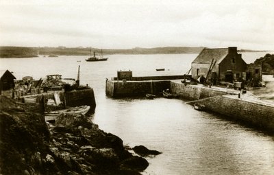 Isle of Ouessant: hamnen i Lampaul vid högvatten, cirka 1900-1920 (foto) av . .