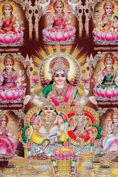 Lakshmi, Vishnus fru, är gudinna för välstånd, lycka och skönhet. av . .