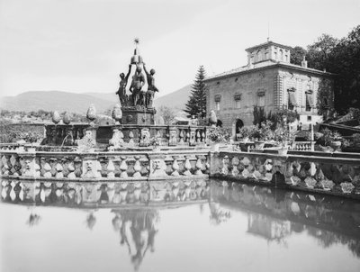 Huvudfontän vid Villa Lante i Bagnaia i utkanten av Viterbo. av Henry Charles Fehr