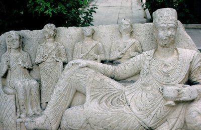Relief föreställande en palmyrisk familj, troligen c.10-8th århundradet f.Kr. (sten) av Hippolyte Lalaise Devéria